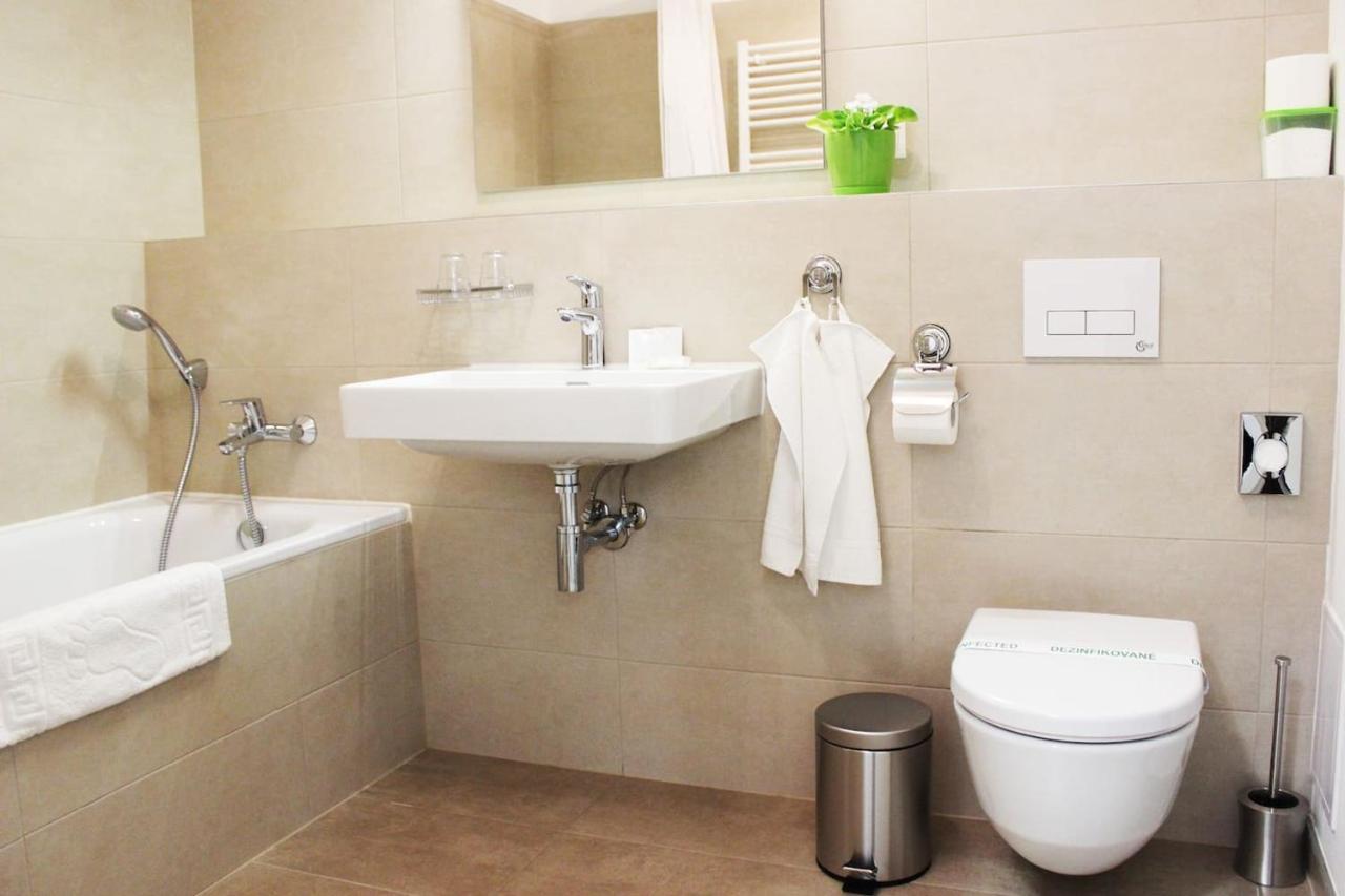 Leo Free Parking - Augusta Apartman